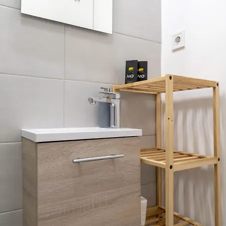 Apartment Mohost Dynamic - Modern 2br With Free Parking
