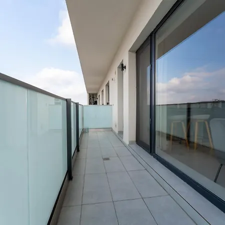 Mohost Dynamic - Modern 2br With Free Parking