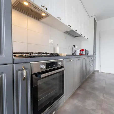 Mohost Dynamic - Modern 2br With Free Parking Apartment