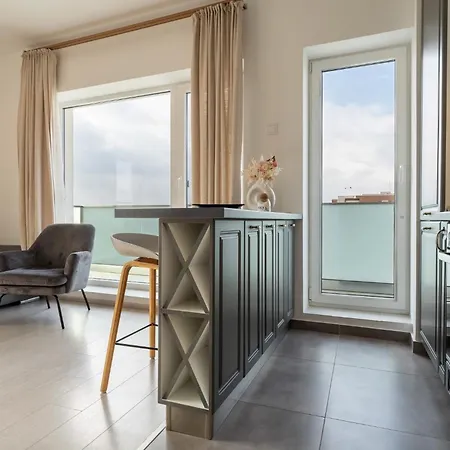 Mohost Dynamic - Modern 2br With Free Parking Apartment