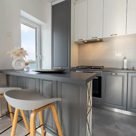 Mohost Dynamic - Modern 2br With Free Parking Apartment Brasov