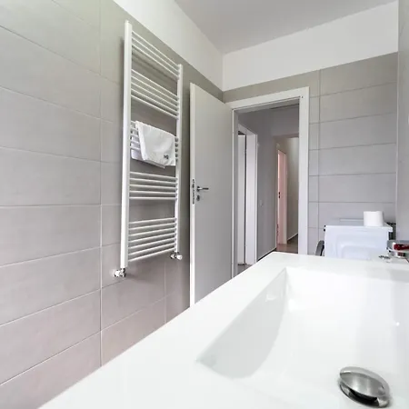 Mohost Dynamic - Modern 2br With Free Parking Apartment Brasov