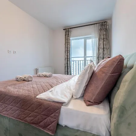 Apartment Mohost Dynamic - Modern 2br With Free Parking Brasov